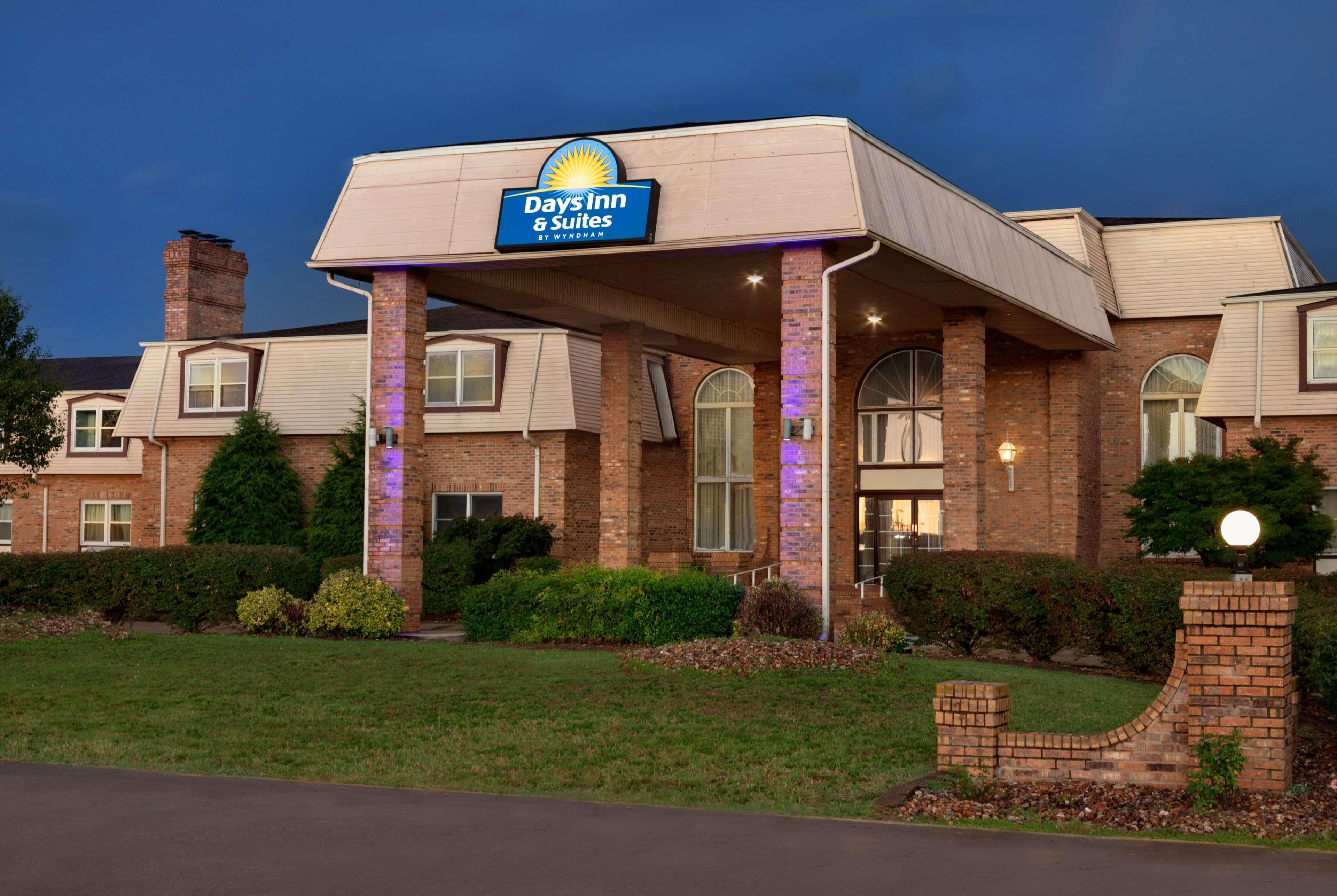 Days Inn And Suites By Wyndham Sikeston Exterior foto